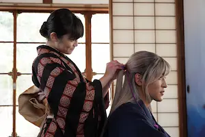 目黒蓮と今田美桜の映画「わたしの幸せな結婚」のワンシーン
